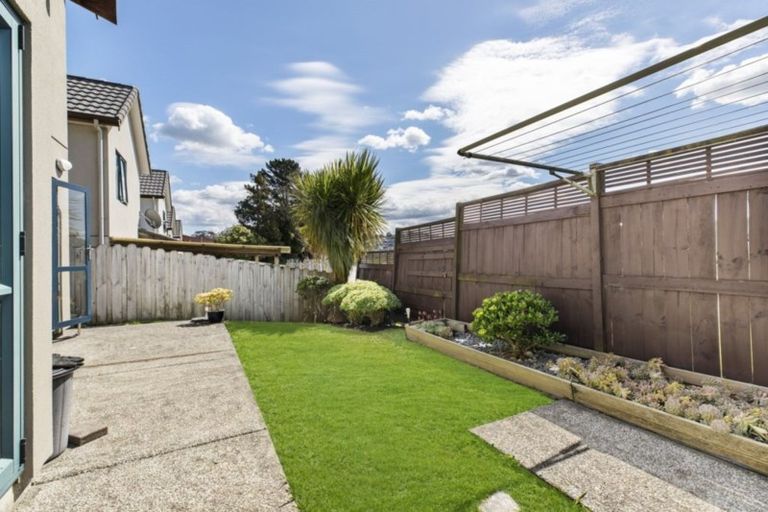 Photo of property in 3 Candlestick Place, Oteha, Auckland, 0632