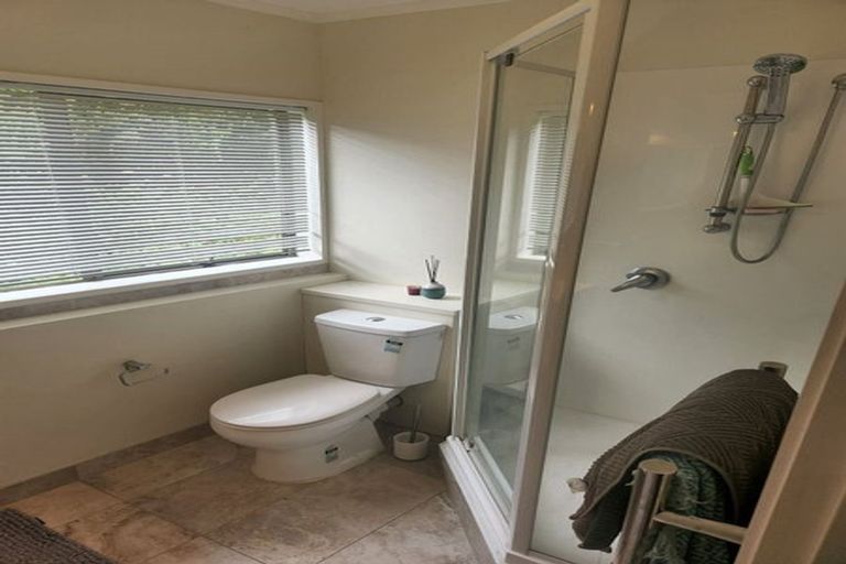 Photo of property in 25 South Lynn Road, Titirangi, Auckland, 0604