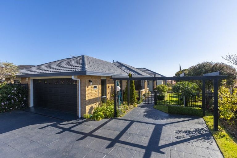 Photo of property in 32 Millennium Hill, Paraparaumu, 5032