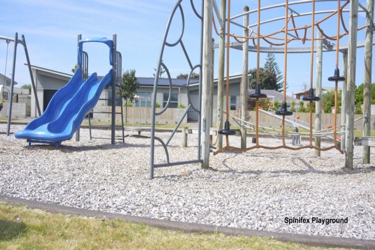 Photo of property in 2 Excelsa Place, Papamoa Beach, Papamoa, 3118