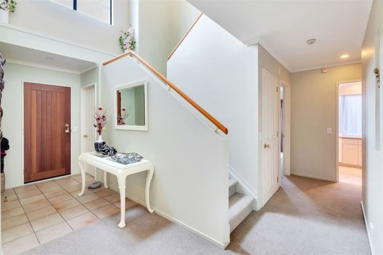 Photo of property in 16 Graven Court, Henderson, Auckland, 0612