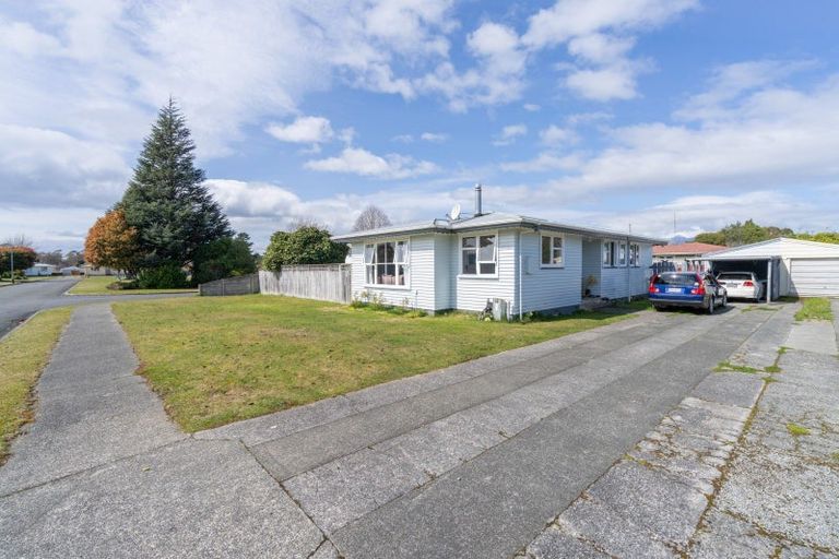 Photo of property in 35 Mararoa Drive, Manapouri, 9679