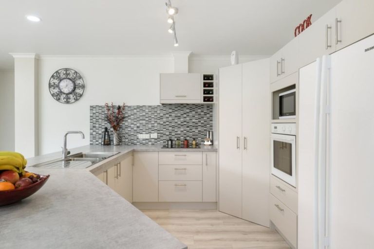 Photo of property in 73 Santa Monica Drive, Papamoa Beach, Papamoa, 3118