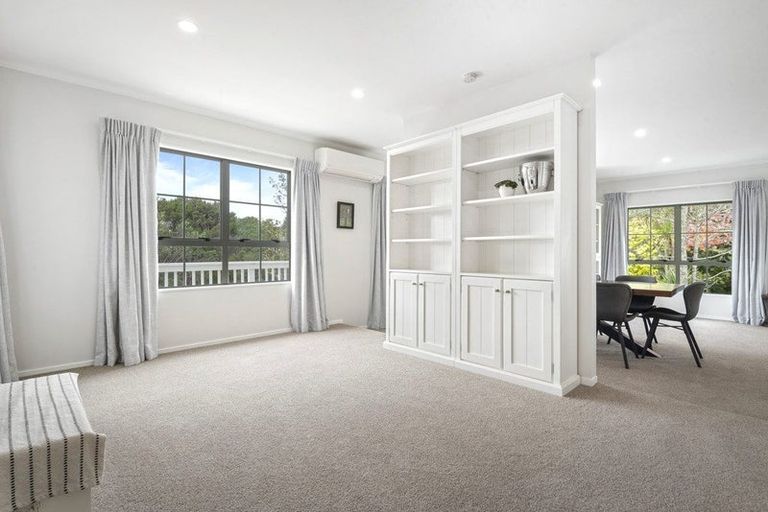 Photo of property in 44 Ravenstone Place, Chatswood, Auckland, 0626