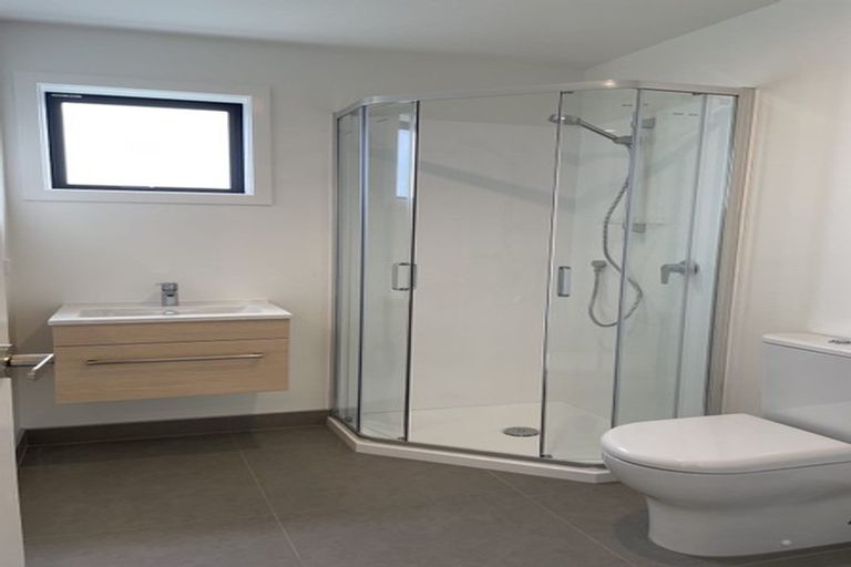 Photo of property in 2/12 Enderby Drive, Te Atatu Peninsula, Auckland, 0610