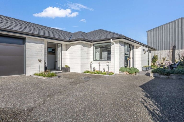Photo of property in 12 Rehua Place, Waiwhakaiho, New Plymouth, 4312