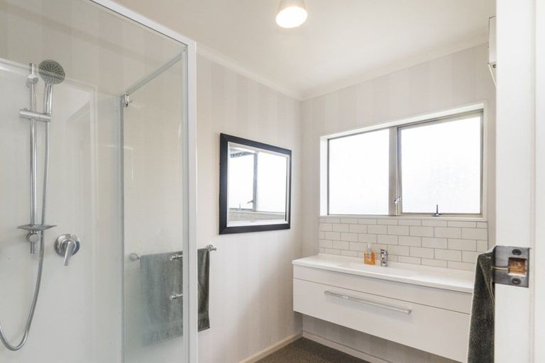 Photo of property in 6b Edwards Place, Terrace End, Palmerston North, 4410