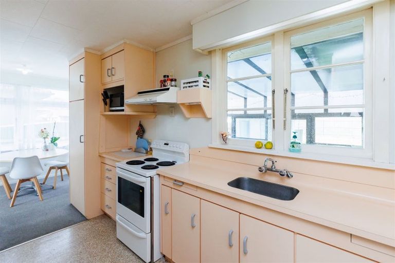 Photo of property in 18 Milton Street, Roslyn, Palmerston North, 4414