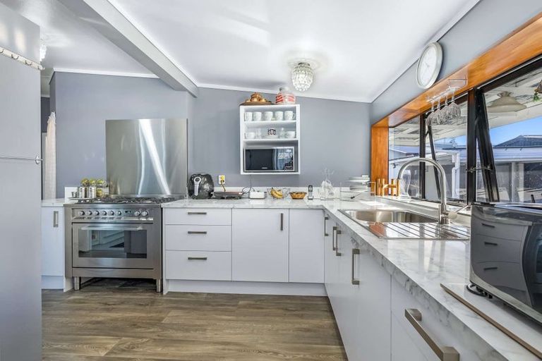 Photo of property in 710 Heretaunga Street East, Parkvale, Hastings, 4122