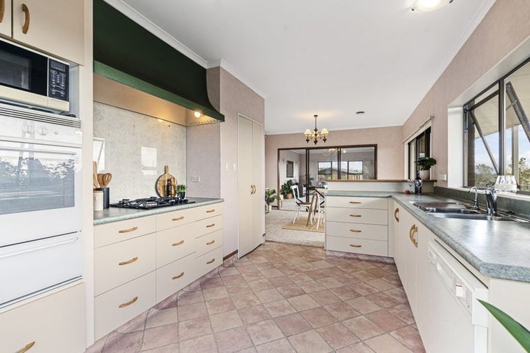 Photo of property in 11 Kellyville Heights, Merrilands, New Plymouth, 4312