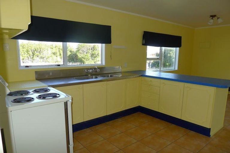 Photo of property in 2 Winara Avenue, Waikanae, 5036