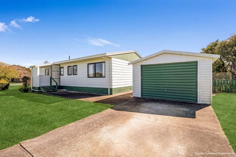 Photo of property in 2 Walton Place, Ngatea, 3503