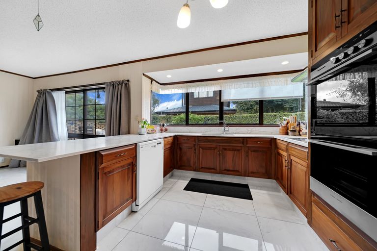 Photo of property in 11 Jessika Place, Conifer Grove, Takanini, 2112