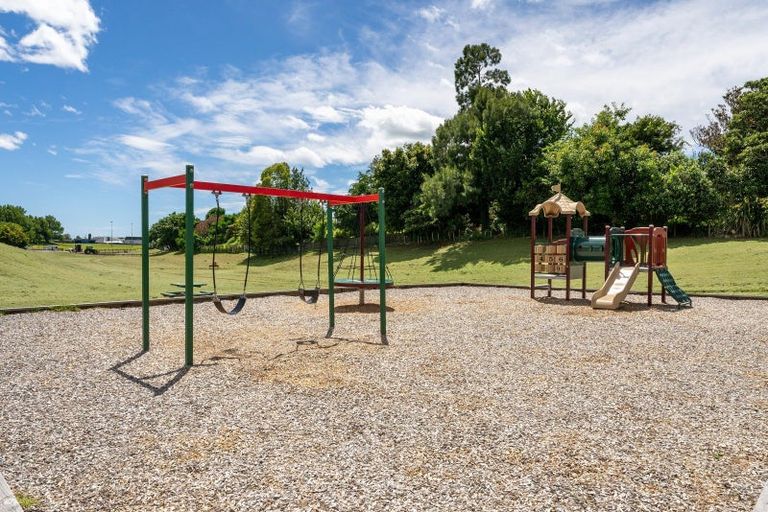 Photo of property in 15 Milsom Place, Te Puke, 3119