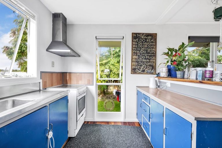 Photo of property in 8 Tawa Place, Waiuku, 2123