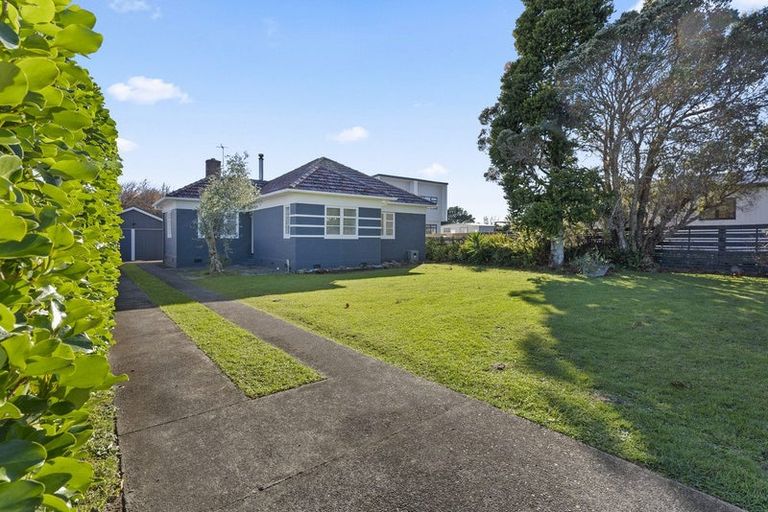 Photo of property in 35 Upjohn Street, Brooklands, New Plymouth, 4310