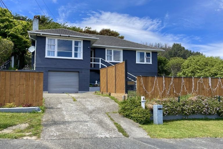 Photo of property in 4 Pollard Street, Wainuiomata, Lower Hutt, 5014