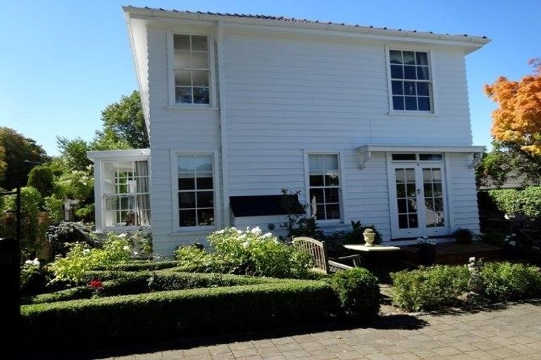 Photo of property in 165 Fendalton Road, Fendalton, Christchurch, 8052