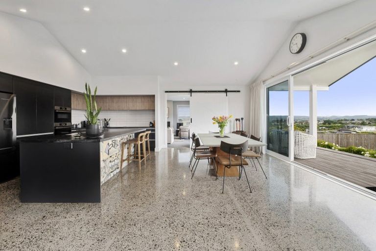 Photo of property in 5 Azalea Lane, Waipahihi, Taupo, 3330