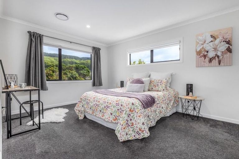 Photo of property in 1a Te Reinga View, Tawa, Wellington, 5028