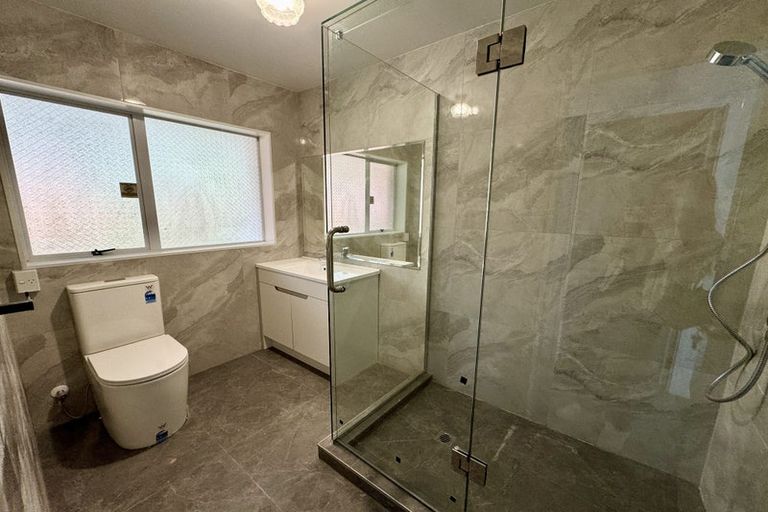 Photo of property in 6 Porter Avenue, Te Atatu South, Auckland, 0610