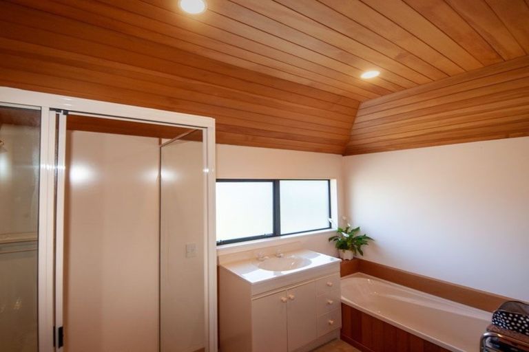 Photo of property in 181 Westchester Drive, Churton Park, Wellington, 6037