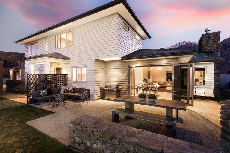 Photo of property in 9 Bridesdale Drive, Lake Hayes, Queenstown, 9304