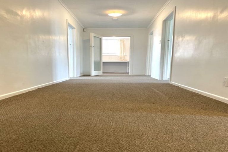 Photo of property in 2 Nield Road, Manurewa, Auckland, 2102