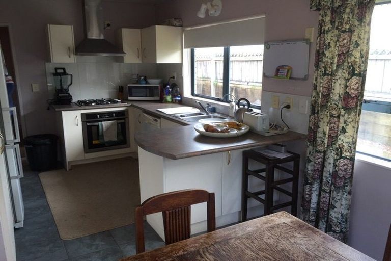 Photo of property in 3213 Great North Road, New Lynn, Auckland, 0600
