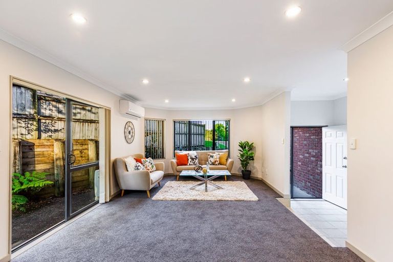 Photo of property in 65 Helleur Road, Massey, Auckland, 0614