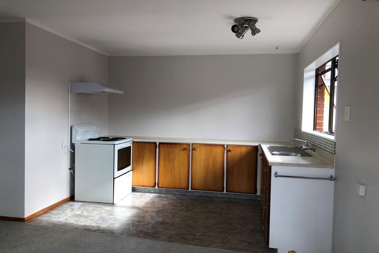 Photo of property in 28a Renata Crescent, Te Atatu Peninsula, Auckland, 0610