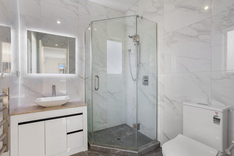 Photo of property in 11 Toanui Road, Hobsonville, Auckland, 0616