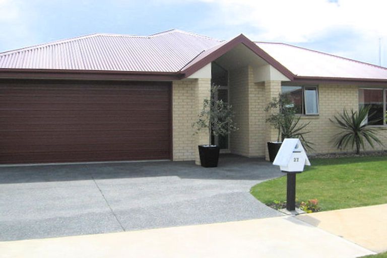 Photo of property in 27 Richard Seddon Drive, Northwood, Christchurch, 8051
