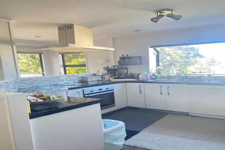 Photo of property in 12 Amery Place, West Harbour, Auckland, 0618