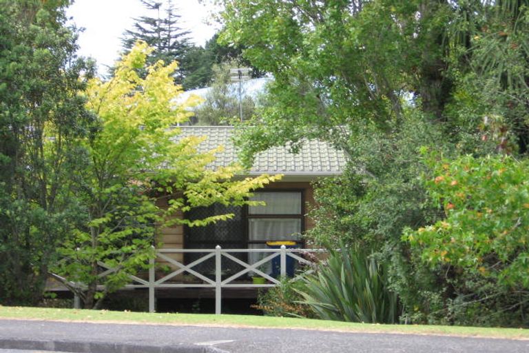 Photo of property in 2 Avonleigh Road, Green Bay, Auckland, 0604