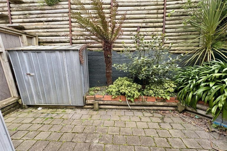 Photo of property in 2 Yale Road, Mount Cook, Wellington, 6021