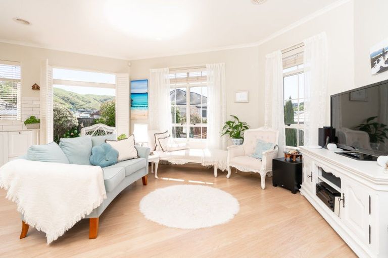 Photo of property in 2 Derry Hill, Churton Park, Wellington, 6037