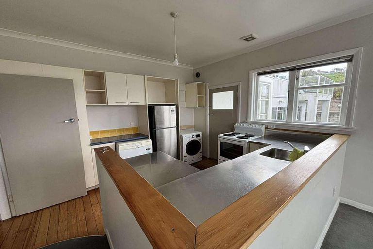 Photo of property in 11 Alexandra Road, Roseneath, Wellington, 6021