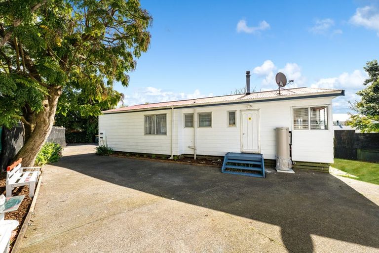 Photo of property in 9 Imperial Place, Henderson, Auckland, 0612