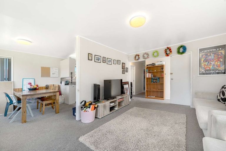 Photo of property in 6 Karina Place, Glen Eden, Auckland, 0602