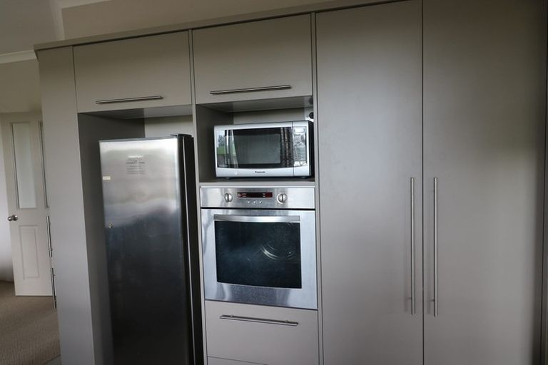 Photo of property in 8 Gibbston Close, Huntington, Hamilton, 3210