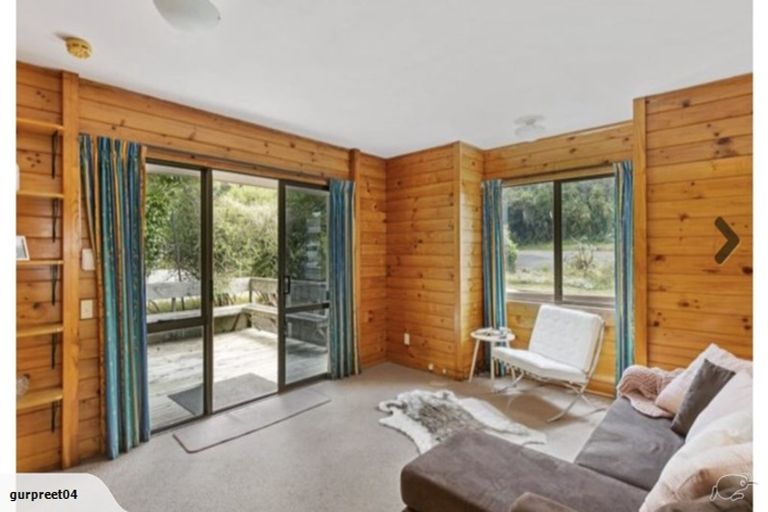 Photo of property in 94a Newlands Road, Newlands, Wellington, 6037