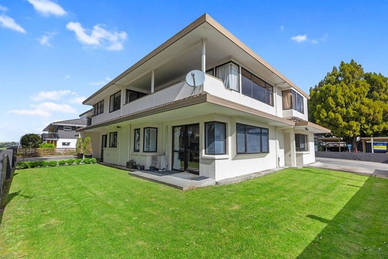Photo of property in 182 Devonport Road, Tauranga, 3110