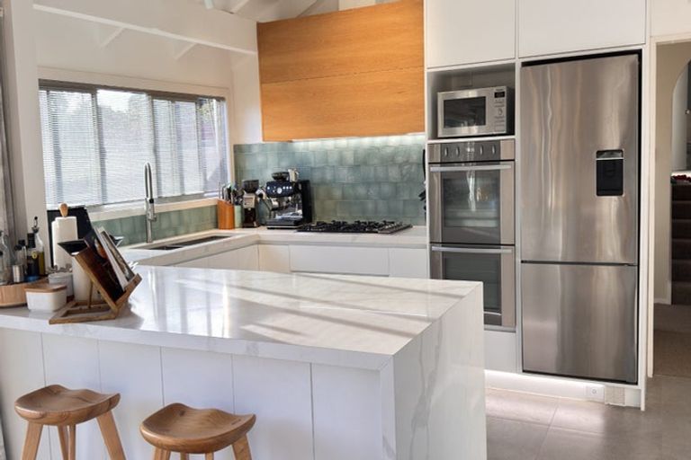 Photo of property in 8 Langstone Place, Chatswood, Auckland, 0626