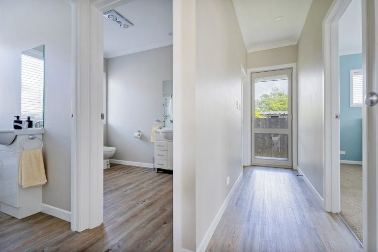 Photo of property in 4 Eyre Street, Henderson, Auckland, 0612