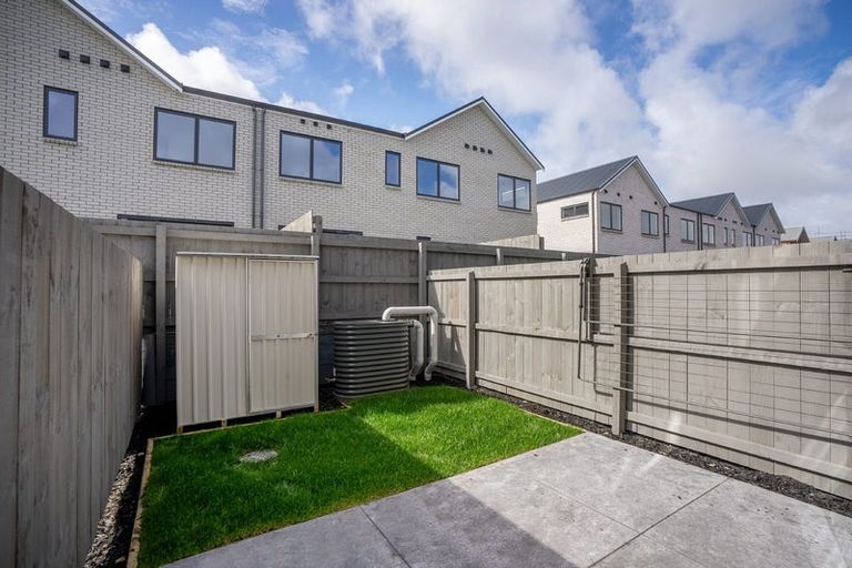 Photo of property in 25 Oyster Drive, Whenuapai, 0618