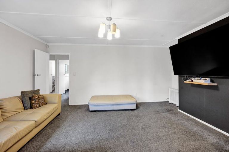 Photo of property in 11 Matai Place, Hawera, 4610