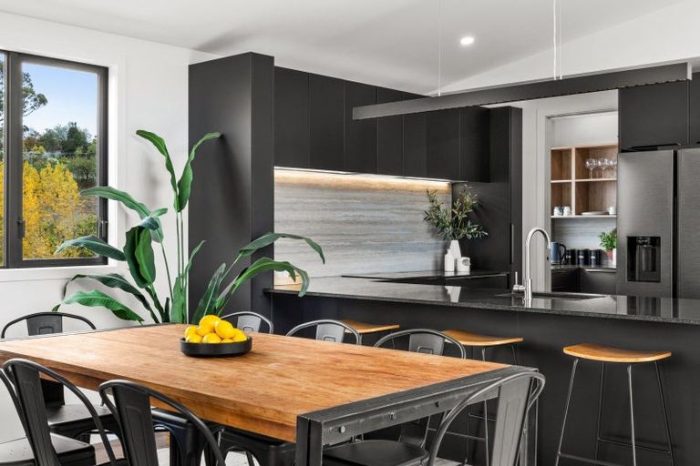 Photo of property in 87 Oak Road, Poraiti, Napier, 4112