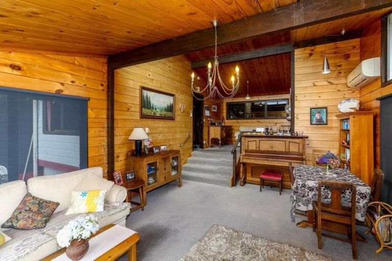 Photo of property in 18 Saint Ives Grove, Whalers Gate, New Plymouth, 4310