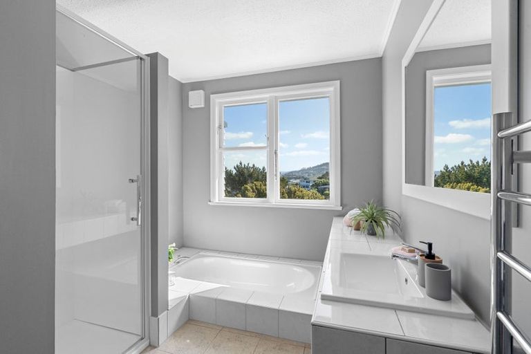 Photo of property in 75 Salford Street, Newlands, Wellington, 6037